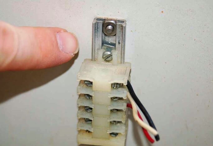 https://en.pargaran.com/media/imgZtXxJI2_1780304554.jpg What is DIN Rail?-6