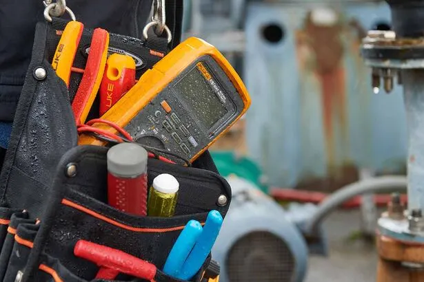 Fluke 87V-MAX True-RMS Digital Multimeter with Built-In Thermometer